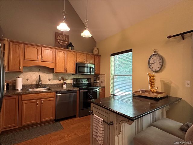 33 Daremy Circle, Medford, NY 11763