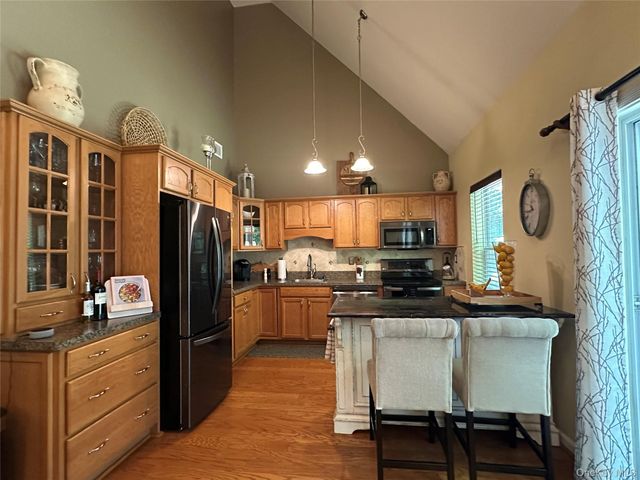 33 Daremy Circle, Medford, NY 11763
