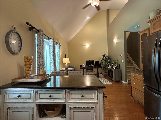 33 Daremy Circle, Medford, NY 11763