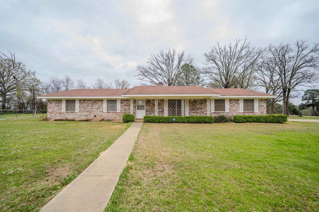 475 Fairway Drive, Gilmer, TX 75645