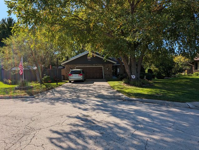 5404 Chapel Hill Court, Rockford, IL 61114