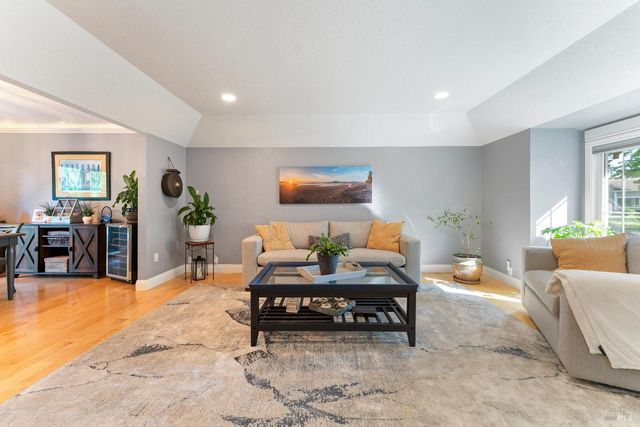 312 Countryside Dr, Santa Rosa, CA 95401