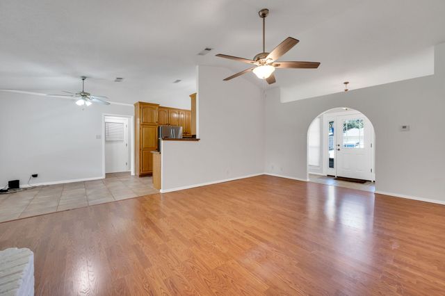 1022 Byron Lane, Arlington, TX 76012