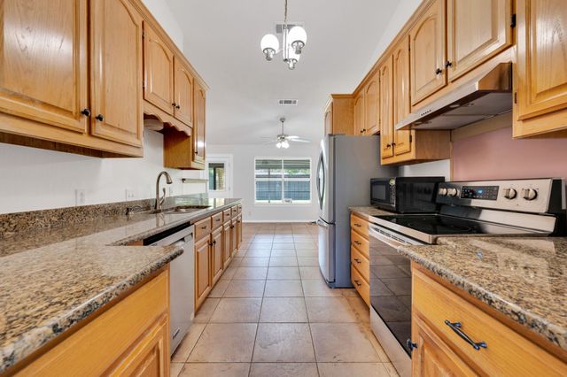 1022 Byron Lane, Arlington, TX 76012