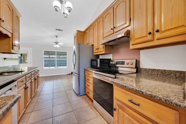 1022 Byron Lane, Arlington, TX 76012