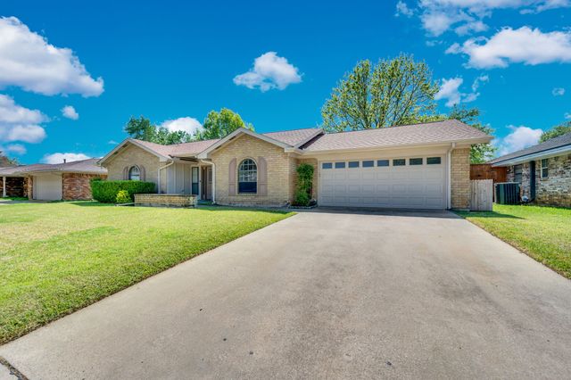 1022 Byron Lane, Arlington, TX 76012