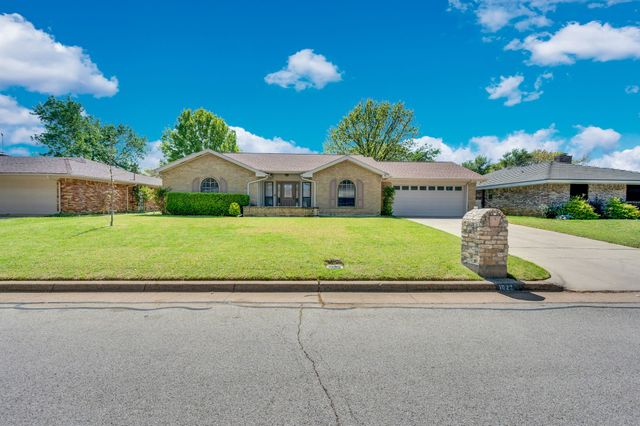 1022 Byron Lane, Arlington, TX 76012