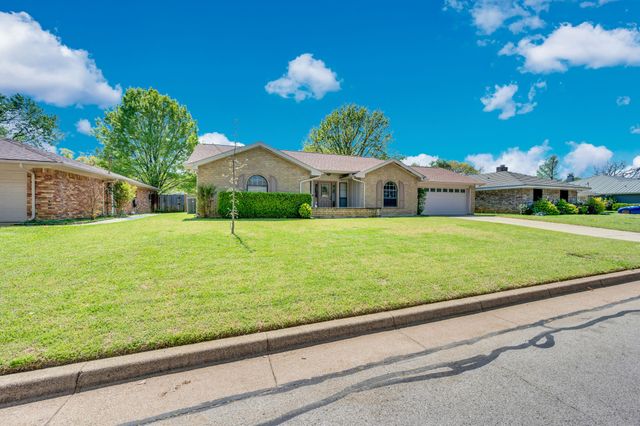 1022 Byron Lane, Arlington, TX 76012