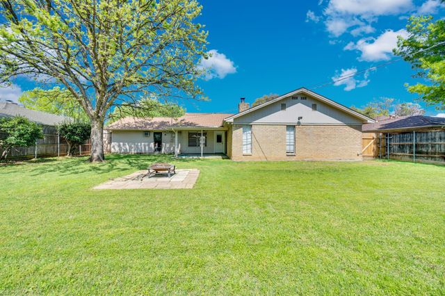 1022 Byron Lane, Arlington, TX 76012