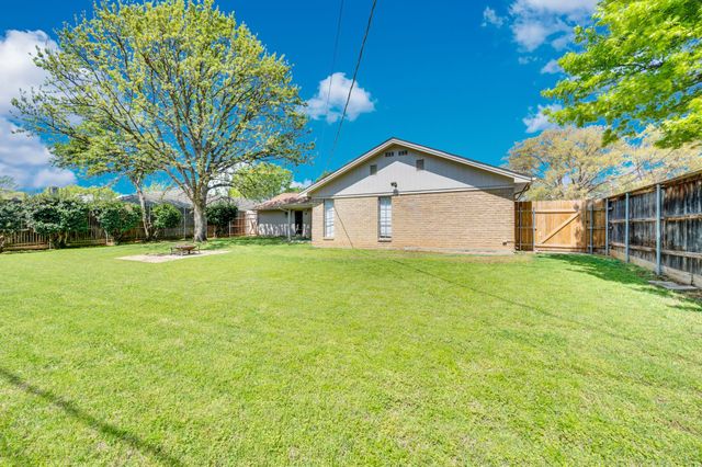 1022 Byron Lane, Arlington, TX 76012