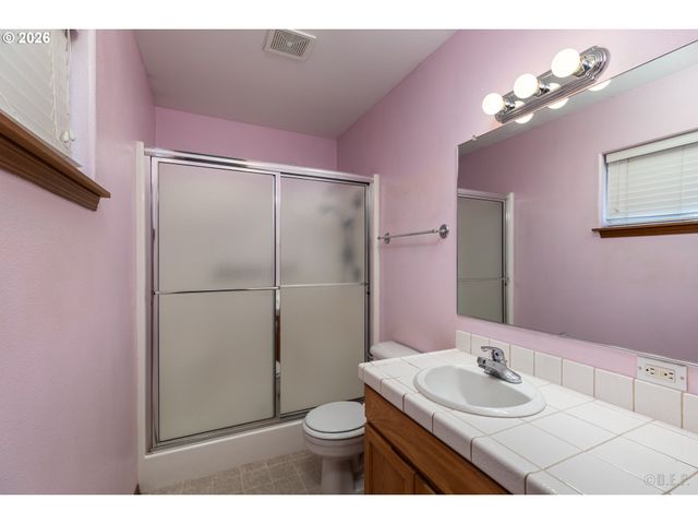 34305 Ne HERON MEADOWS Dr, Scappoose, OR 97056