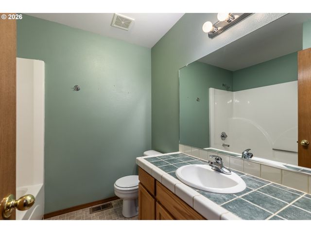 34305 Ne HERON MEADOWS Dr, Scappoose, OR 97056