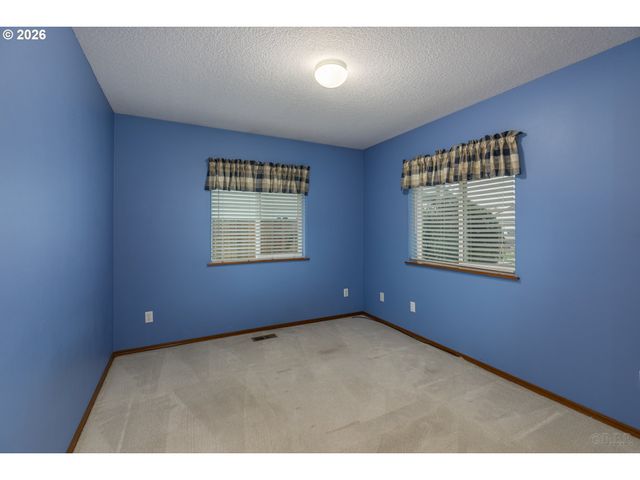 34305 Ne HERON MEADOWS Dr, Scappoose, OR 97056