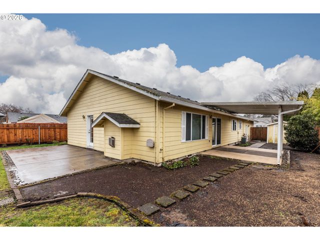 34305 Ne HERON MEADOWS Dr, Scappoose, OR 97056