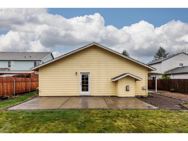 34305 Ne HERON MEADOWS Dr, Scappoose, OR 97056