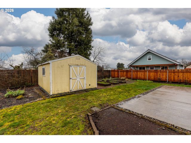 34305 Ne HERON MEADOWS Dr, Scappoose, OR 97056