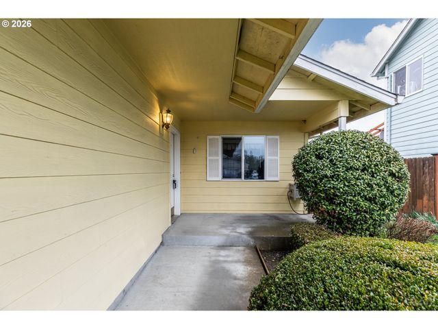 34305 Ne HERON MEADOWS Dr, Scappoose, OR 97056