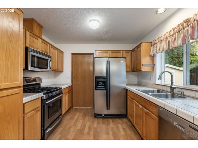 34305 Ne HERON MEADOWS Dr, Scappoose, OR 97056