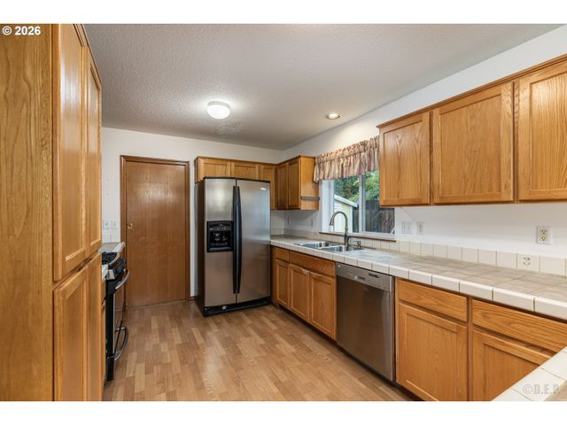 34305 Ne HERON MEADOWS Dr, Scappoose, OR 97056