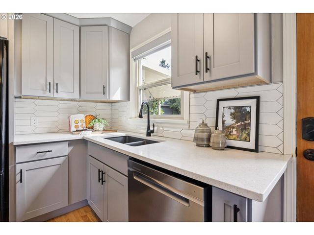 4040 Ne CESAR E CHAVEZ Blvd, Portland, OR 97212