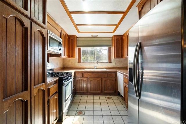 823 Rice Canyon Rd, Fallbrook, CA 92028