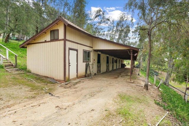823 Rice Canyon Rd, Fallbrook, CA 92028