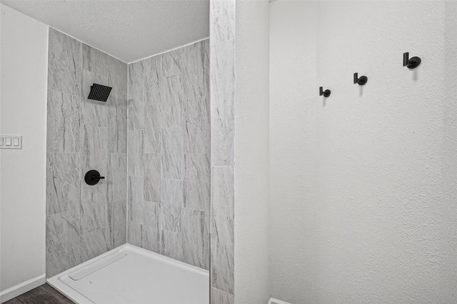 8310 Wild Rose Street 19C, Houston, TX 77083