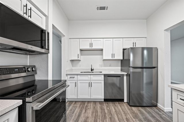 8310 Wild Rose Street 19C, Houston, TX 77083