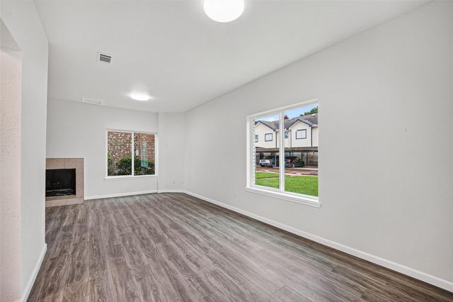 8310 Wild Rose Street 19C, Houston, TX 77083
