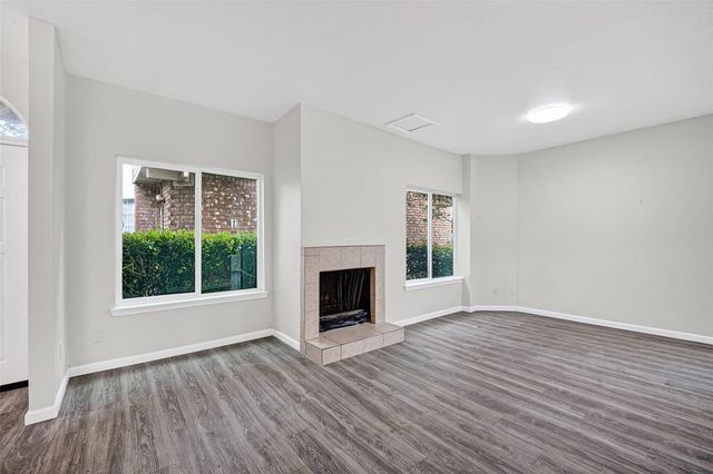 8310 Wild Rose Street 19C, Houston, TX 77083