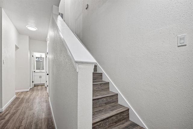8310 Wild Rose Street 19C, Houston, TX 77083