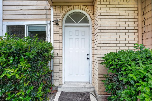 8310 Wild Rose Street 19C, Houston, TX 77083