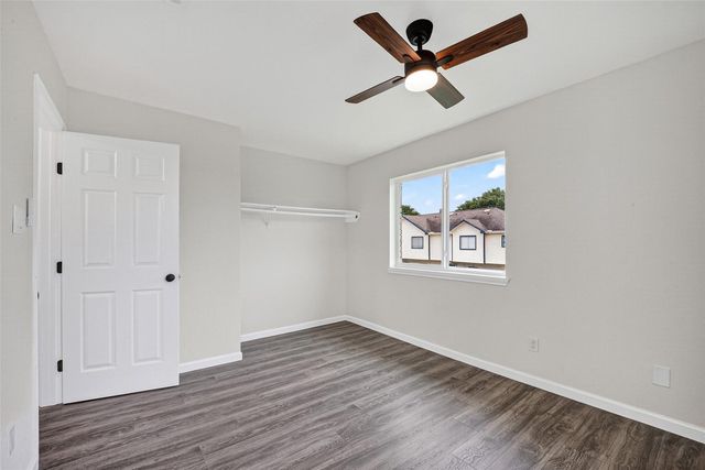 8310 Wild Rose Street 19C, Houston, TX 77083