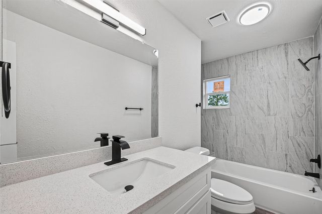 8310 Wild Rose Street 19C, Houston, TX 77083