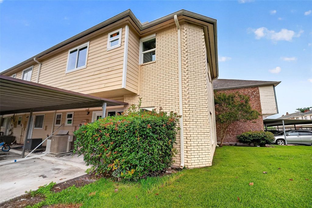 8310 Wild Rose Street 19C, Houston, TX 77083