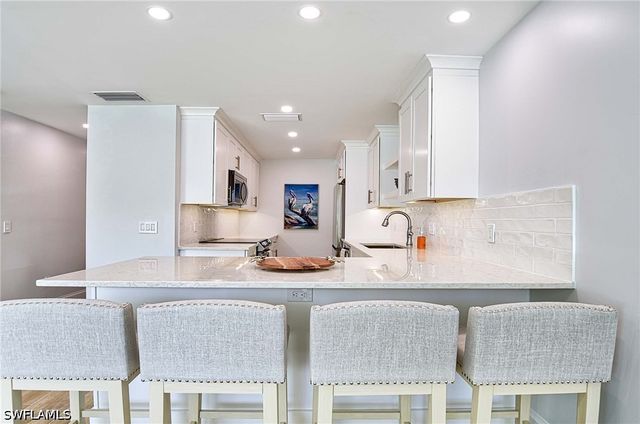 2100 Gulf Shore BLVD N 107, Naples, FL 34102