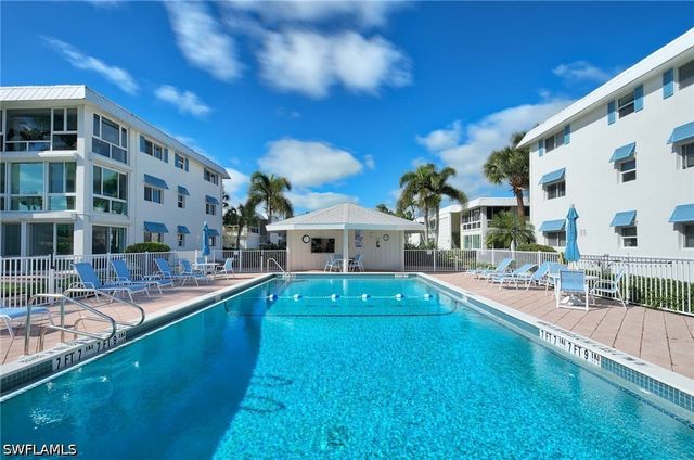 2100 Gulf Shore BLVD N 107, Naples, FL 34102