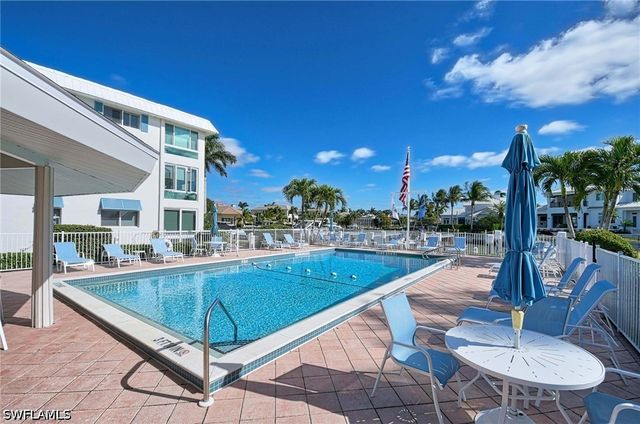 2100 Gulf Shore BLVD N 107, Naples, FL 34102