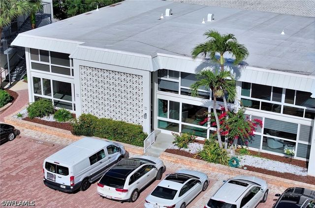 2100 Gulf Shore BLVD N 107, Naples, FL 34102