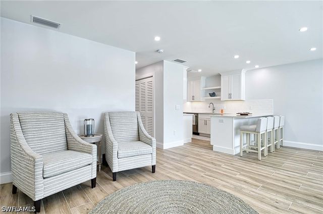 2100 Gulf Shore BLVD N 107, Naples, FL 34102