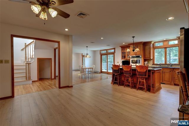 34 Knoll Road, Wayne, NJ 07470