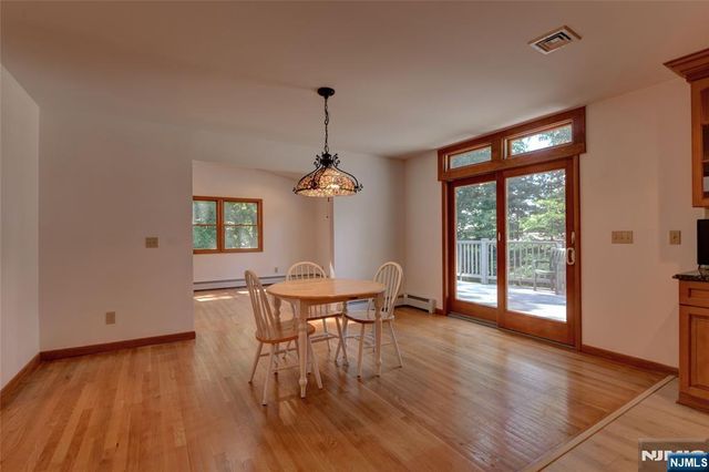 34 Knoll Road, Wayne, NJ 07470