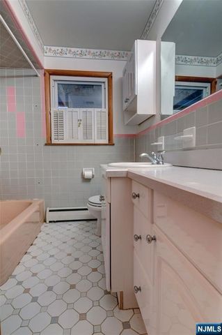 34 Knoll Road, Wayne, NJ 07470