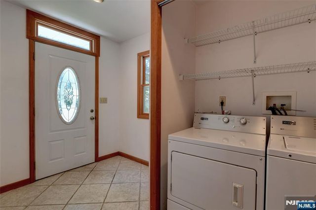 34 Knoll Road, Wayne, NJ 07470