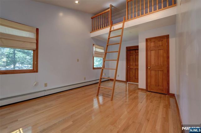 34 Knoll Road, Wayne, NJ 07470