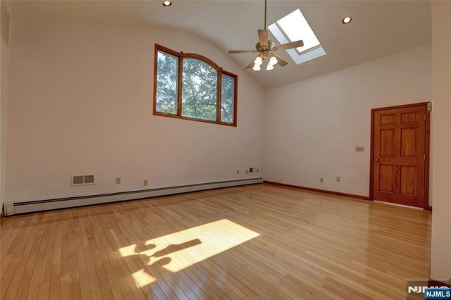 34 Knoll Road, Wayne, NJ 07470