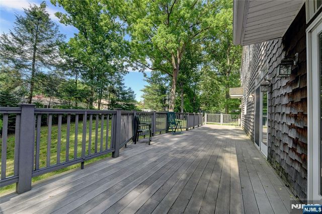 34 Knoll Road, Wayne, NJ 07470