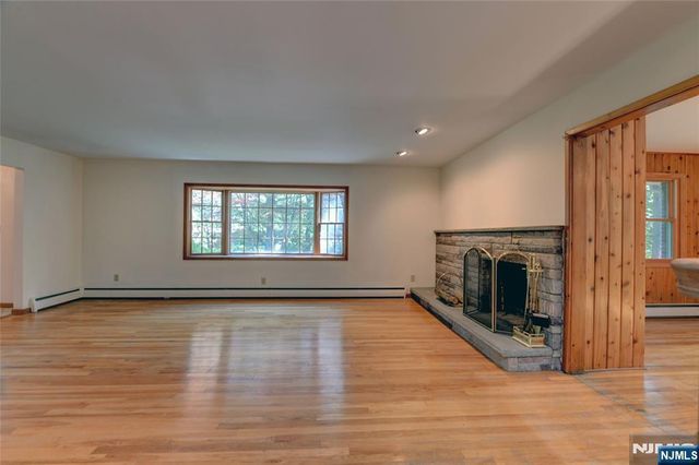 34 Knoll Road, Wayne, NJ 07470