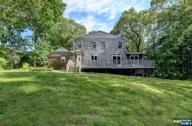 34 Knoll Road, Wayne, NJ 07470
