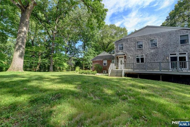 34 Knoll Road, Wayne, NJ 07470